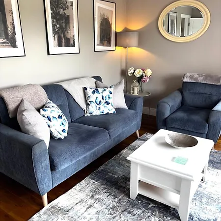 Carraig House Sleeps 2 Pets Allowed Apartment